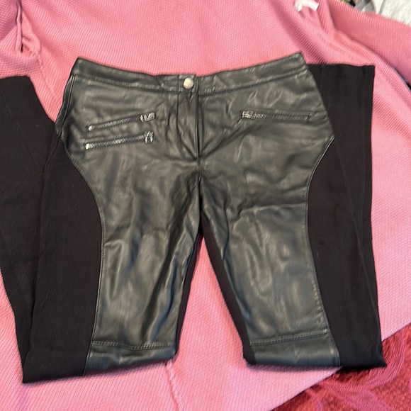 Black leather like & Stretch leggings with diagonal pockets BCBG  Medium - Picture 8 of 11